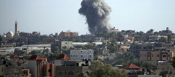 Israel bombardea Gaza tras el disparo de cohetes contra su territorio - Sputnik Mundo
