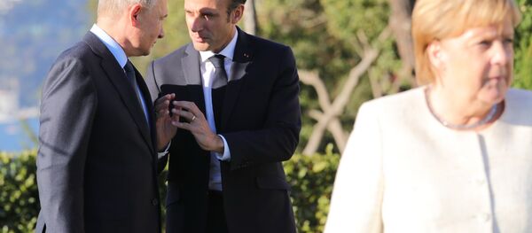 Los presidentes de Rusia y Francia, Vladímir Putin y Emmanuel Macron, y la canciller alemana, Angela Merkel - Sputnik Mundo