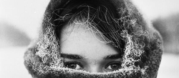 Una joven rusa en invierno, foto archivo - Sputnik Mundo