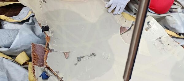 Parte del avión siniestrado en Indonesia Parte del avión siniestrado en Indonesia - Sputnik Mundo