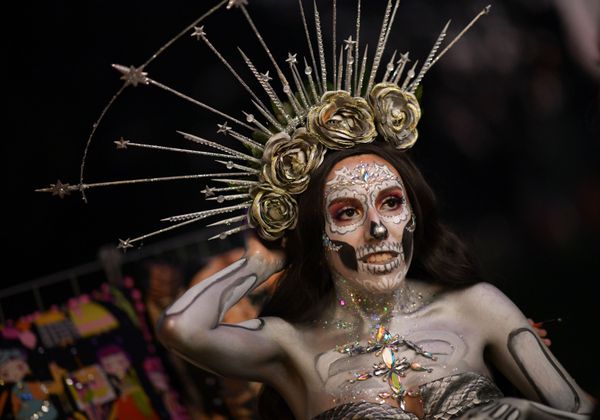 Desfile en honor al Día de Muertos en EEUU - Sputnik Mundo
