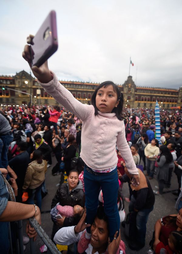 Desfile en honor al Día de Muertos en México - Sputnik Mundo