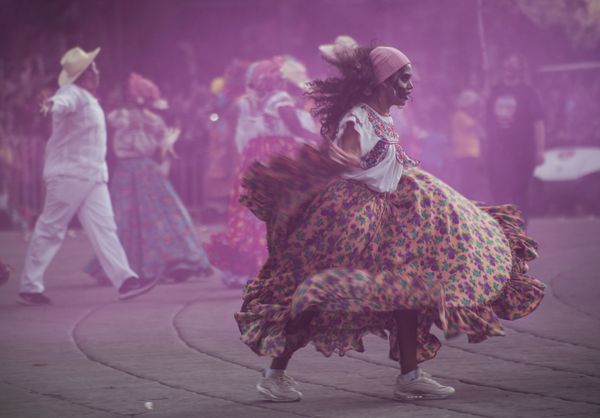 Desfile en honor al Día de Muertos en México - Sputnik Mundo