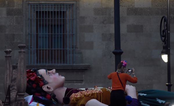 Desfile en honor al Día de Muertos en México - Sputnik Mundo