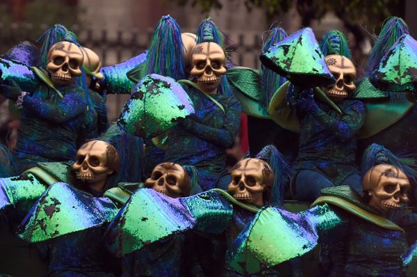 Desfile en honor al Día de Muertos en México - Sputnik Mundo