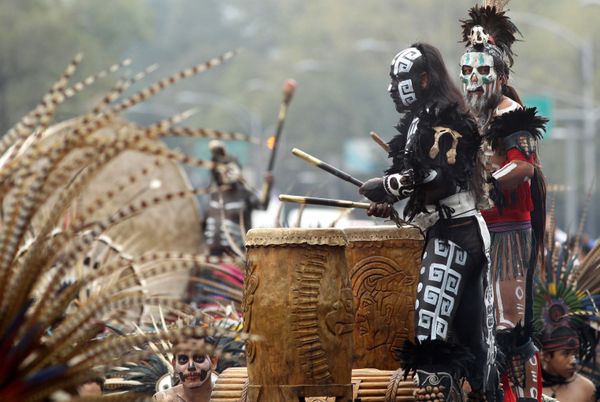 Desfile en honor al Día de Muertos en México - Sputnik Mundo