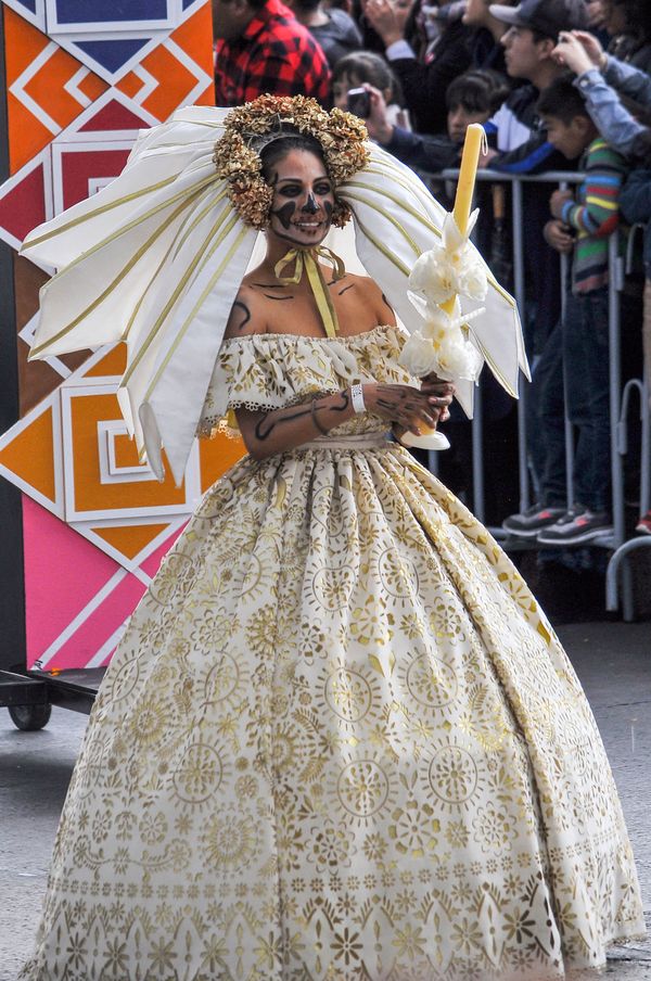 Desfile en honor al Día de Muertos en México - Sputnik Mundo