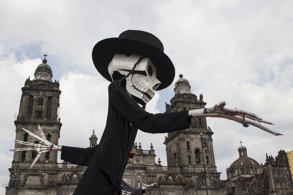Desfile en honor al Día de Muertos en México - Sputnik Mundo
