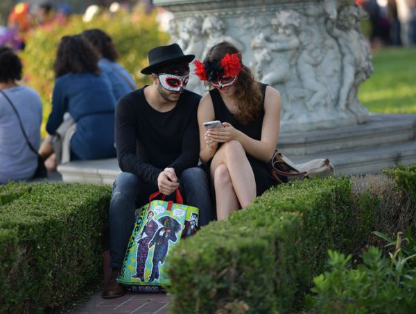 Desfile en honor al Día de Muertos en EEUU - Sputnik Mundo