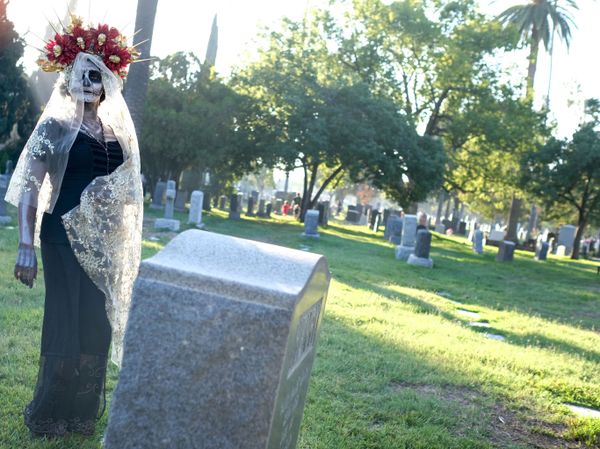 Desfile en honor al Día de Muertos en EEUU - Sputnik Mundo