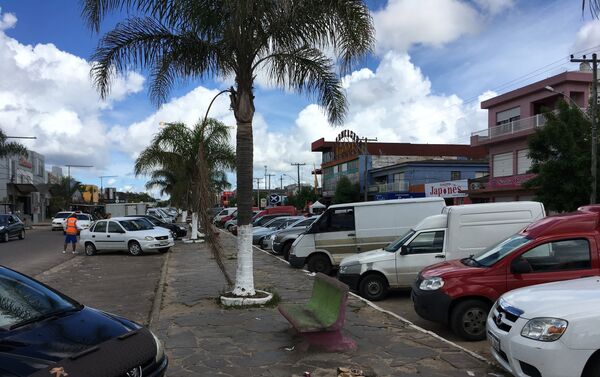Chuí, ciudad fronteriza entre Brasil y Uruguay Chuí, ciudad fronteriza entre Brasil y Uruguay - Sputnik Mundo
