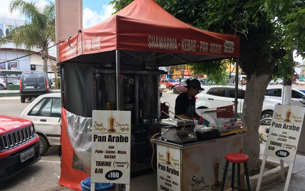 Puesto de comida árabe en la ciudad del Chuí Puesto de comida árabe en la ciudad del Chuí - Sputnik Mundo