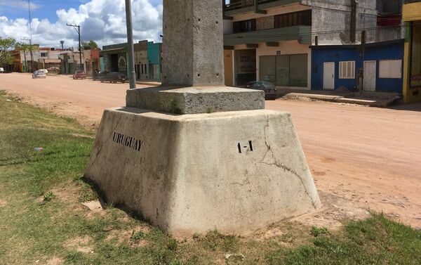 Chuy, límite entre Brasil y Uruguay Chuy, límite entre Brasil y Uruguay - Sputnik Mundo