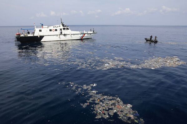 Accidente del Boeing indonesio: esto es lo que hallaron los rescatistas en el lugar de la tragedia - Sputnik Mundo