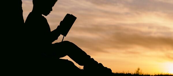 Una silueta de un niño Una silueta de un niño - Sputnik Mundo