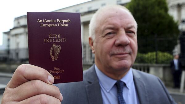 Pasaporte irlandés (imagen referencial) - Sputnik Mundo