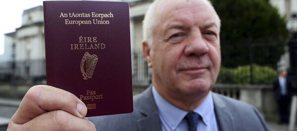 Pasaporte irlandés (imagen referencial) - Sputnik Mundo