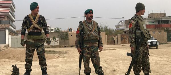 Militares afganos cerca del lugar de explosión - Sputnik Mundo