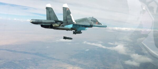 Un Su-34 ruso lanza una bomba (imagen referencial) - Sputnik Mundo