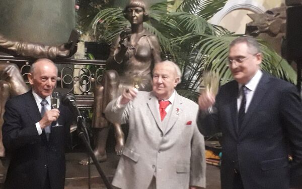 De izquierda a derecha: Ramón Díaz Pereira, Zurab Tsereteli, Ígor Morgúlov - Sputnik Mundo