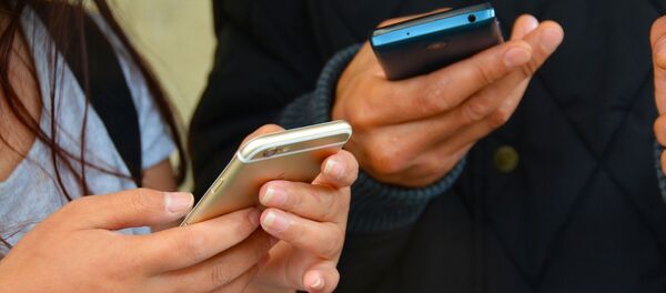 Uso de los teléfonos móbiles (imagen referencial) - Sputnik Mundo