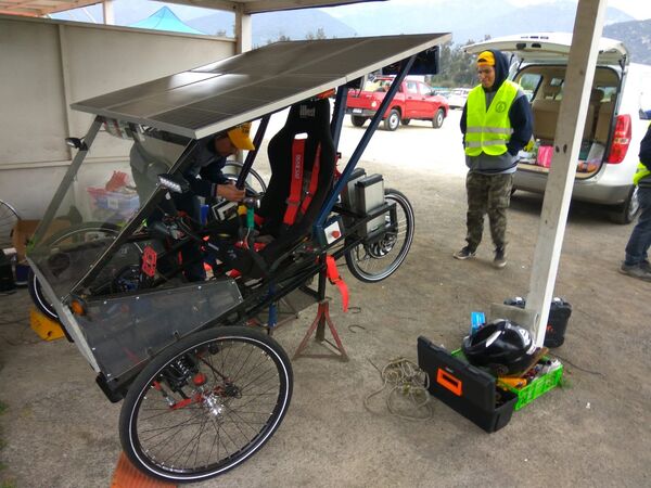 Un vehículo en la Carrera Solar Atacama Un vehículo en la Carrera Solar Atacama - Sputnik Mundo