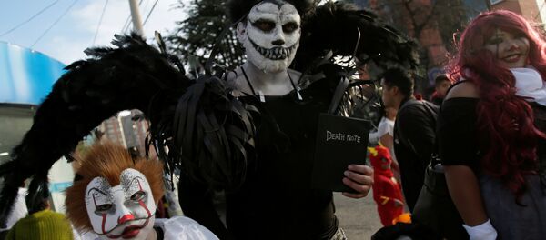 Los bolivianos celebrando la fiesta de Todos Santos Los bolivianos celebrando la fiesta de Todos Santos - Sputnik Mundo