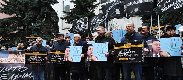 Un mitin en apoyo a Vishinski frente a embajada de Ucrania en Moscú - Sputnik Mundo