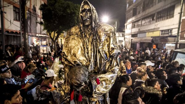 Escultura de la Santa Muerte fabricada en la cárcel especialmente para para recibir el día de muertos - Sputnik Mundo