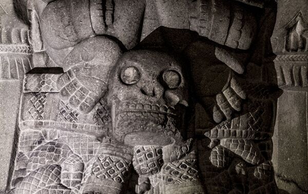 Escultura de Coatlicue, diosa de la vida y la muerte en la tierra - Sputnik Mundo