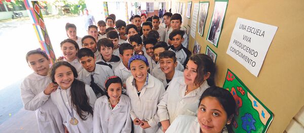 Alumnos de la escuela N° 319 de Montevideo, Uruguay, integrantes del proyecto Entre bichitos - Sputnik Mundo