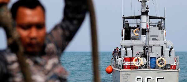 Los rescatistas en el lugar del siniestro del avión de Lion Air - Sputnik Mundo