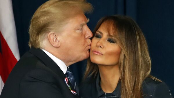 Donald Trump, presidente de EEUU, y Melania Trump, su esposa (archivo) - Sputnik Mundo