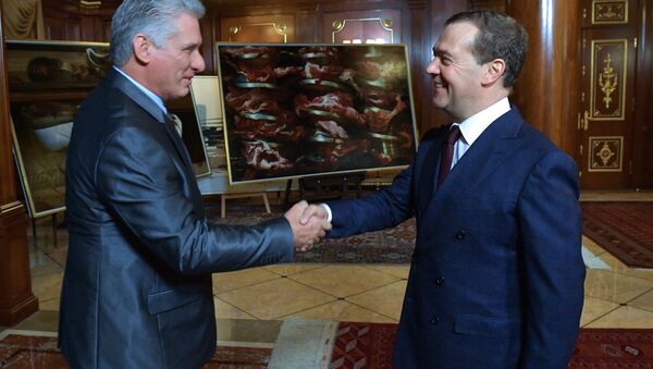 Presidente cubano, Miguel Díaz-Canel Bermúdez, y primer ministro ruso, Dmitri Medvédev Presidente cubano, Miguel Díaz-Canel Bermúdez, y primer ministro ruso, Dmitri Medvédev - Sputnik Mundo