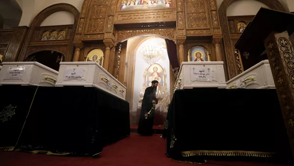 Despedida de las víctimas del ataque terrorista contra cristianos coptos en Egipto