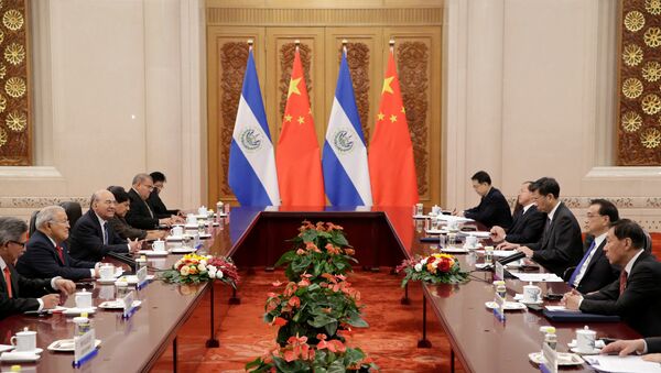 Salvador Sánchez Cerén, presidente de El Salvador, en una reunión en Beijing, China - Sputnik Mundo