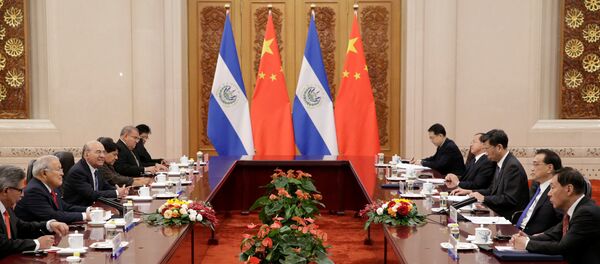 Salvador Sánchez Cerén, presidente de El Salvador, en una reunión en Beijing, China - Sputnik Mundo