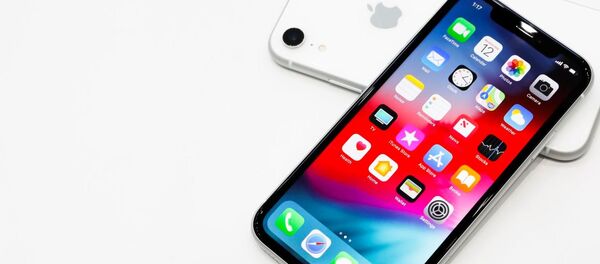 Un iPhone XR (archivo) - Sputnik Mundo