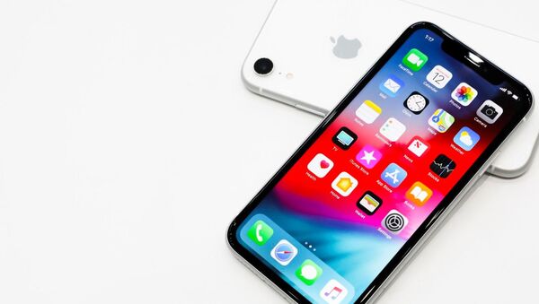 Un iPhone XR (archivo) - Sputnik Mundo