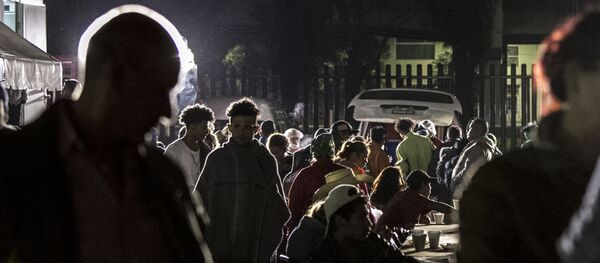 Éxodo centroamericano toma la cena ofrecida por el puente humanitario en Ciudad de México - Sputnik Mundo