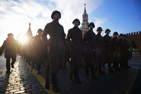 Ensayo de la marcha dedicada al 77º aniversario del desfile militar de 1941 Ensayo de la marcha dedicada al 77º aniversario del desfile militar de 1941 - Sputnik Mundo