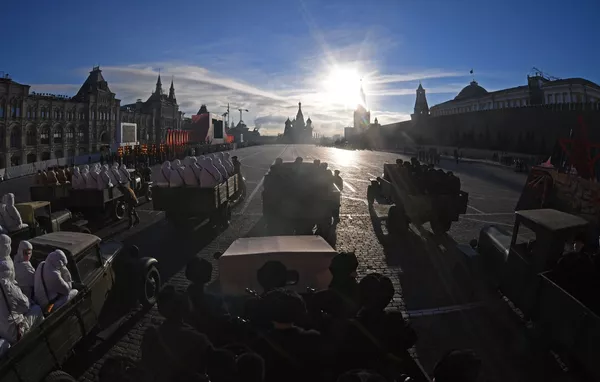 Ensayo de la marcha dedicada al 77º aniversario del desfile militar de 1941 Ensayo de la marcha dedicada al 77º aniversario del desfile militar de 1941 - Sputnik Mundo