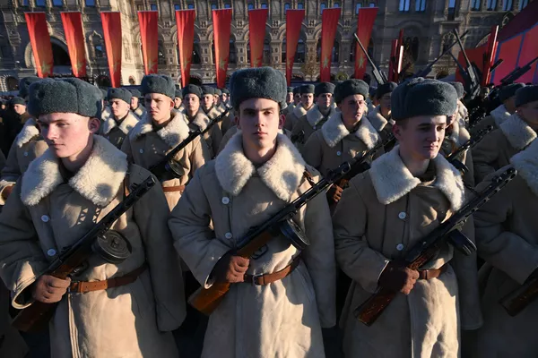Ensayo de la marcha dedicada al 77º aniversario del desfile militar de 1941 Ensayo de la marcha dedicada al 77º aniversario del desfile militar de 1941 - Sputnik Mundo