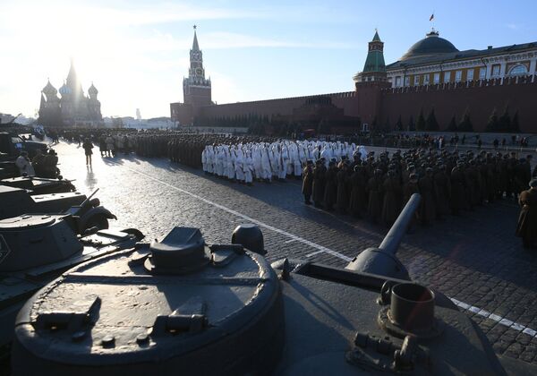 Ensayo de la marcha dedicada al 77º aniversario del desfile militar de 1941 - Sputnik Mundo