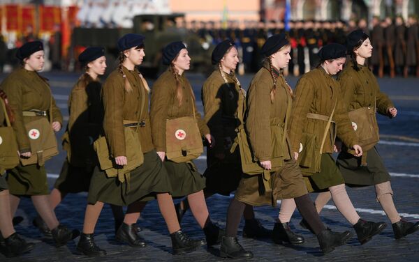 Ensayo de la marcha dedicada al 77º aniversario del desfile militar de 1941 - Sputnik Mundo