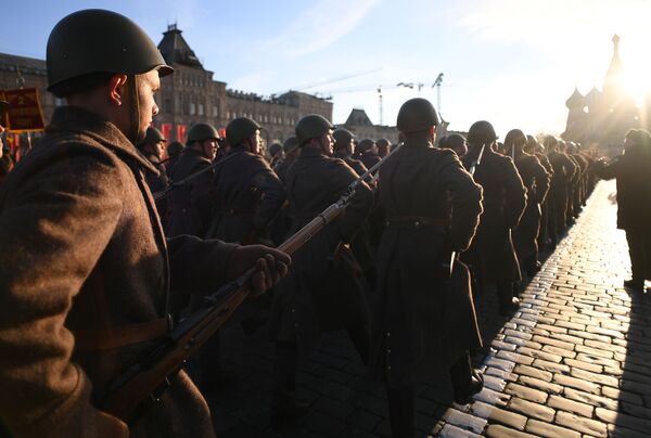 Ensayo de la marcha dedicada al 77º aniversario del desfile militar de 1941 - Sputnik Mundo