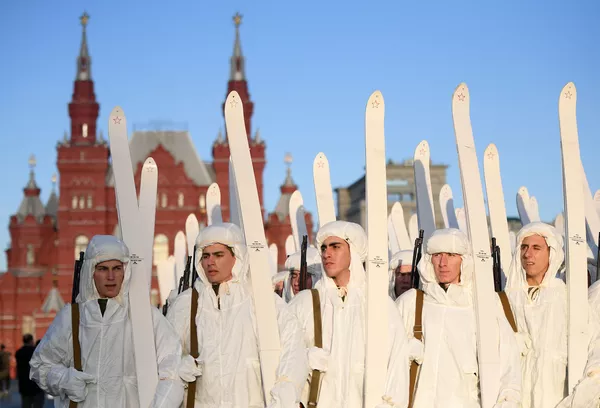 Ensayo de la marcha dedicada al 77º aniversario del desfile militar de 1941 Ensayo de la marcha dedicada al 77º aniversario del desfile militar de 1941 - Sputnik Mundo