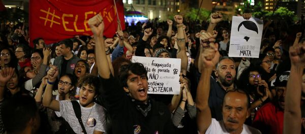 Protesta contra Bolsonaro en Brasil Protesta contra Bolsonaro en Brasil - Sputnik Mundo