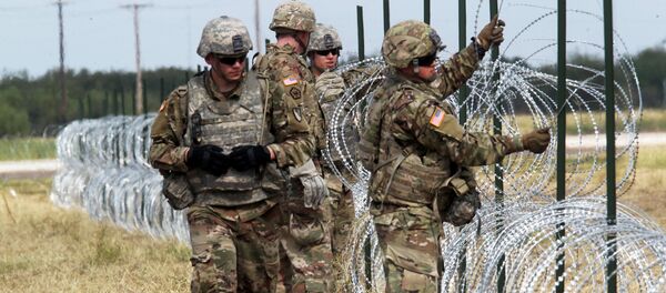 Militares de EEUU en la frontera con México Militares de EEUU en la frontera con México - Sputnik Mundo
