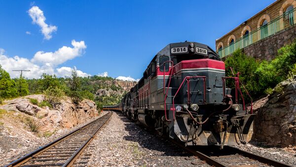 El tren de pasajeros en México - Sputnik Mundo